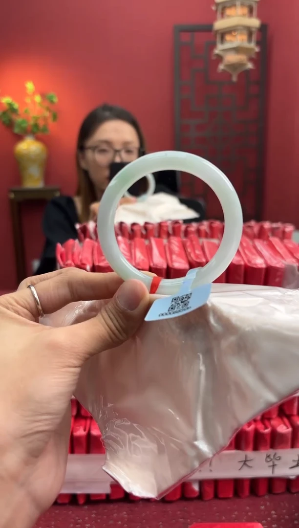 未镶嵌手镯（圆镯）翡翠翡翠手镯7