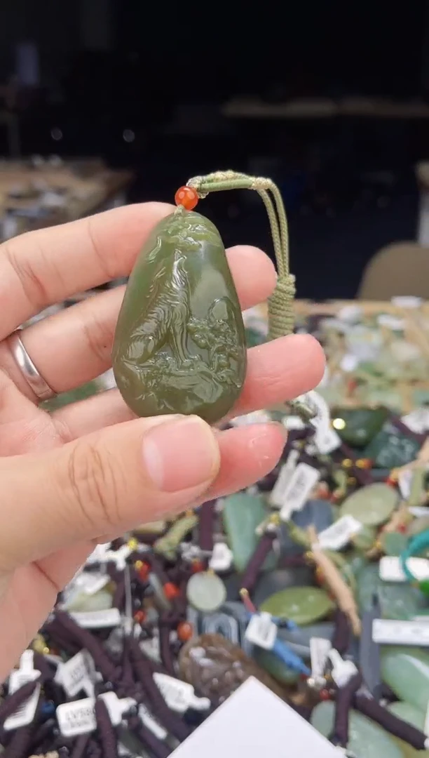 颈饰未镶嵌和田玉1