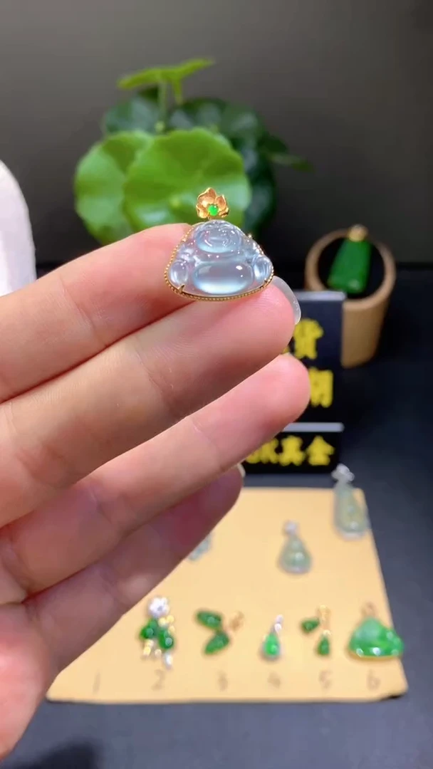 颈饰18K金镶嵌翡翠翡翠A货