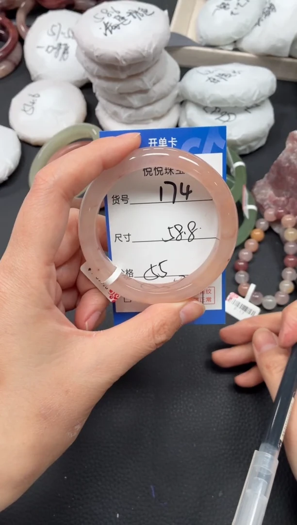 未镶嵌手镯石英质玉174
