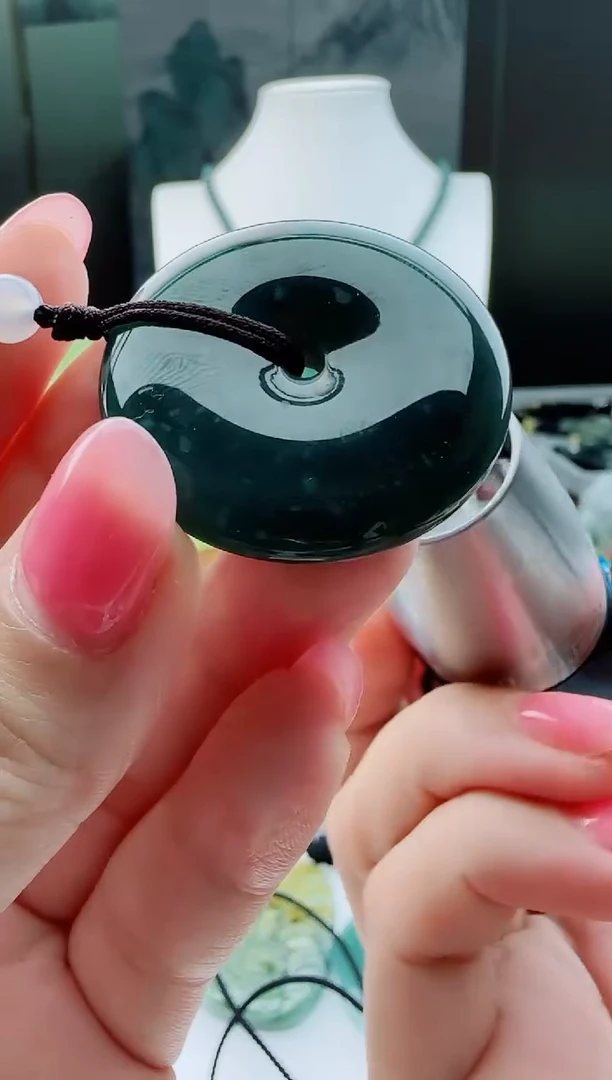 【闪购商品】翡翠颈饰未镶嵌11111111