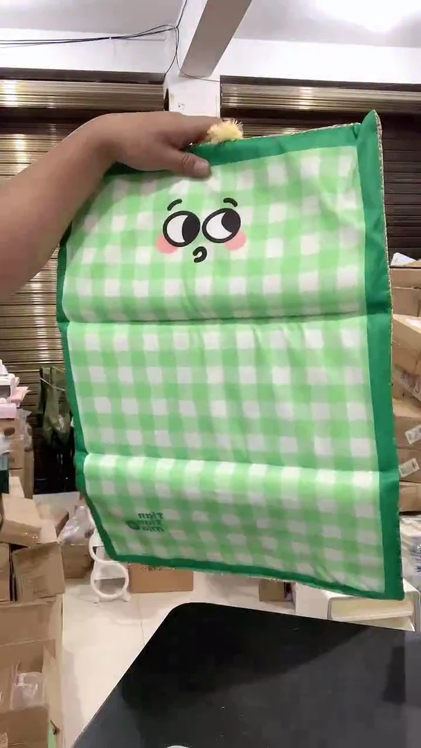 塑料福利特价绿格坐垫