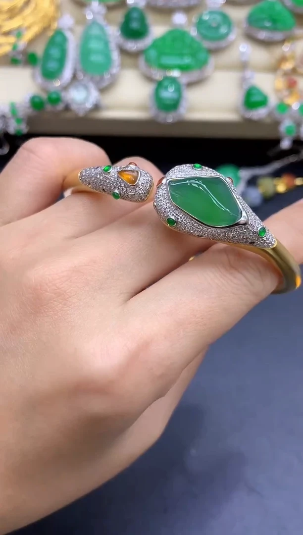 18K金镶嵌手镯翡翠470-中国好珍宝