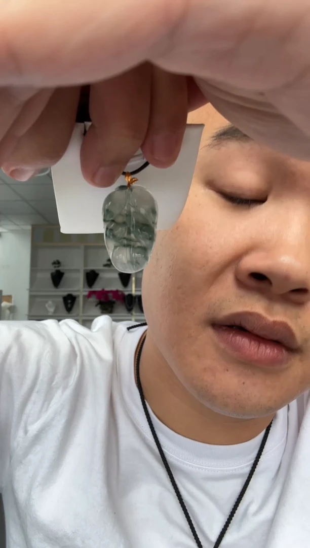 颈饰18K金镶嵌翡翠之*天然A货翡翠冰飘花叶子 多样性发一件