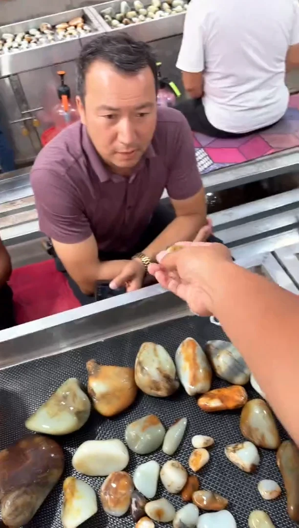 和田玉未镶嵌把件棉***西和田玉原石