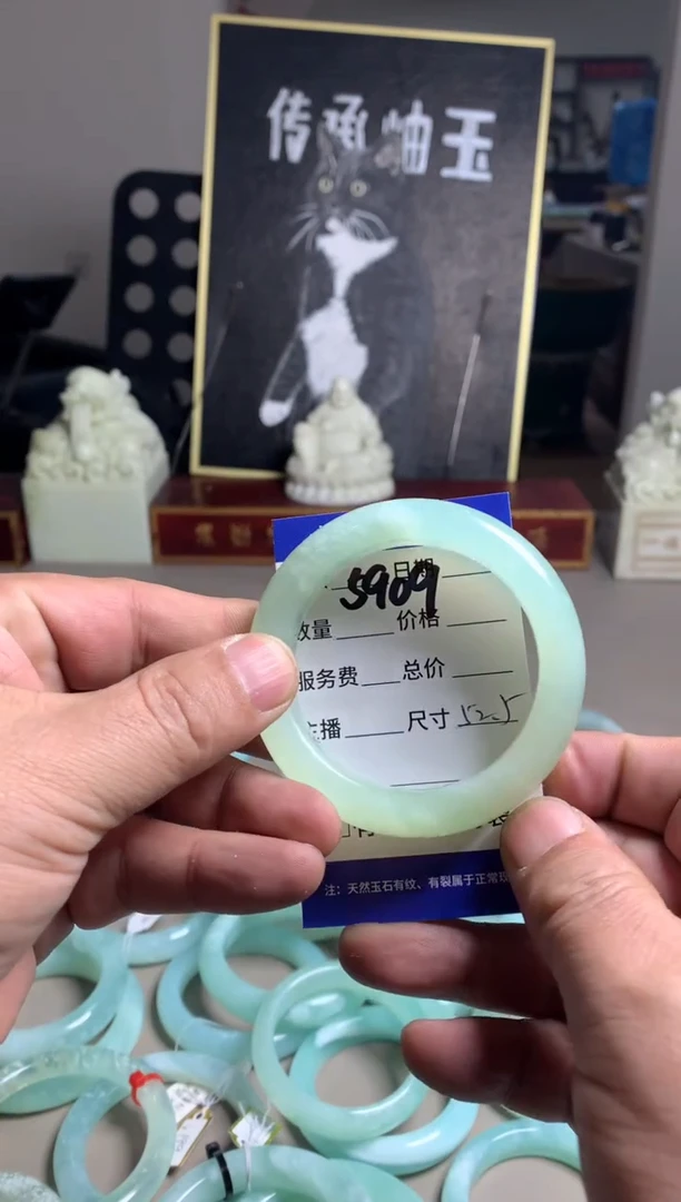 【闪购商品】蛇纹石玉手镯未镶嵌5909