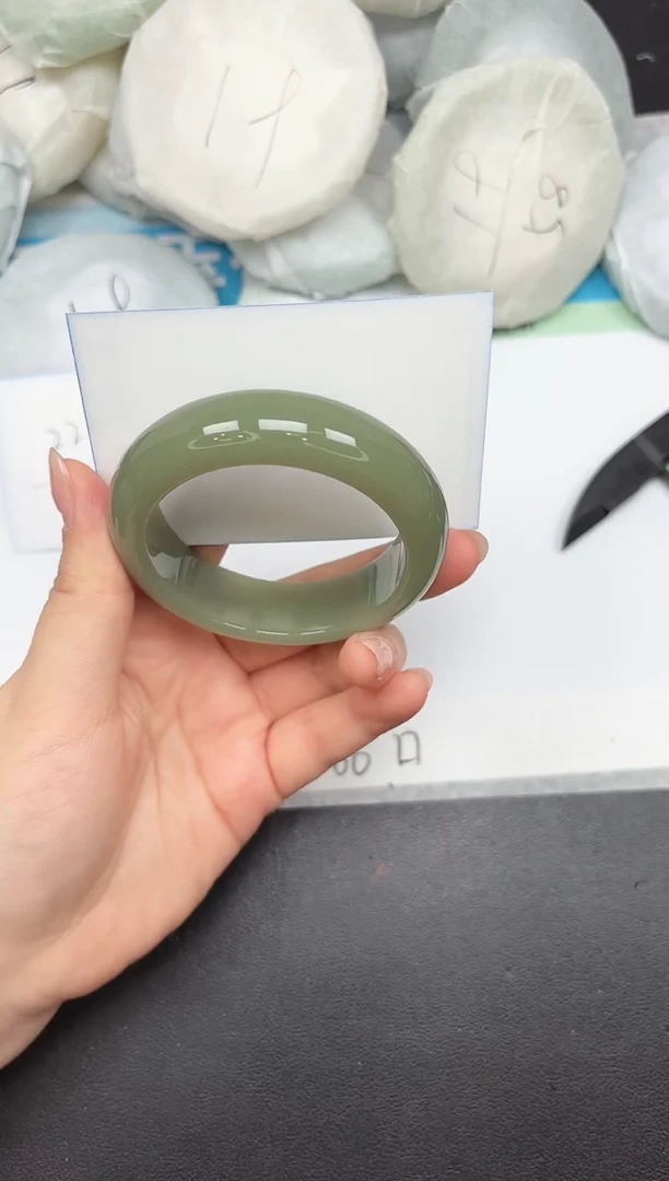 未镶嵌手镯石英质玉A351/52.3