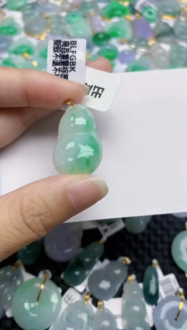 翡翠18K金镶嵌颈饰天然翡翠A货