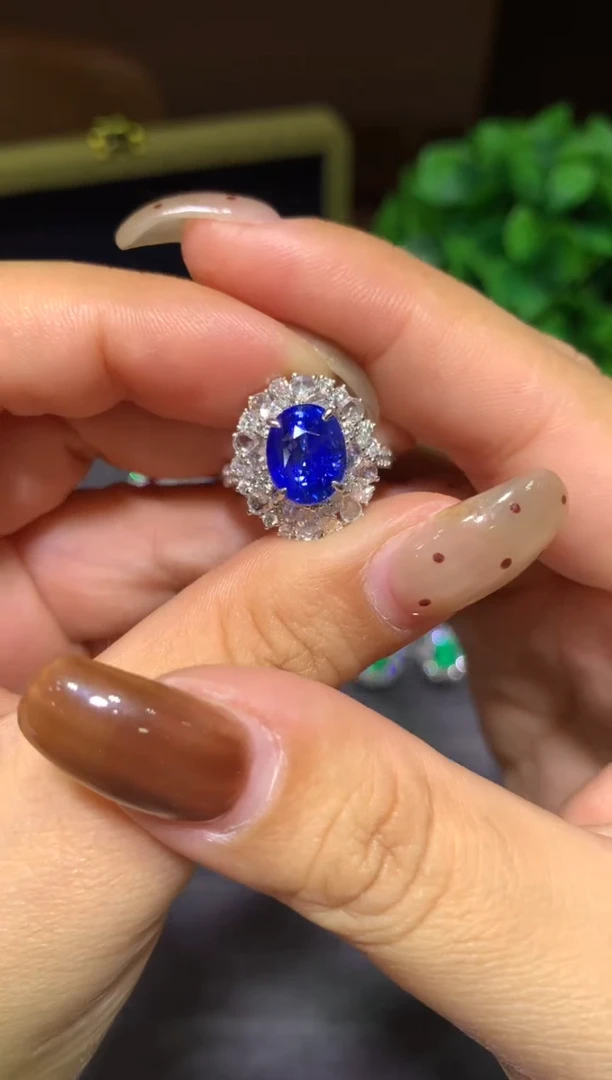 戒指蓝宝石18K金镶嵌5.0ct