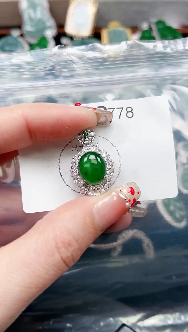 【闪购商品】翡翠颈饰未镶嵌778赠皮绳