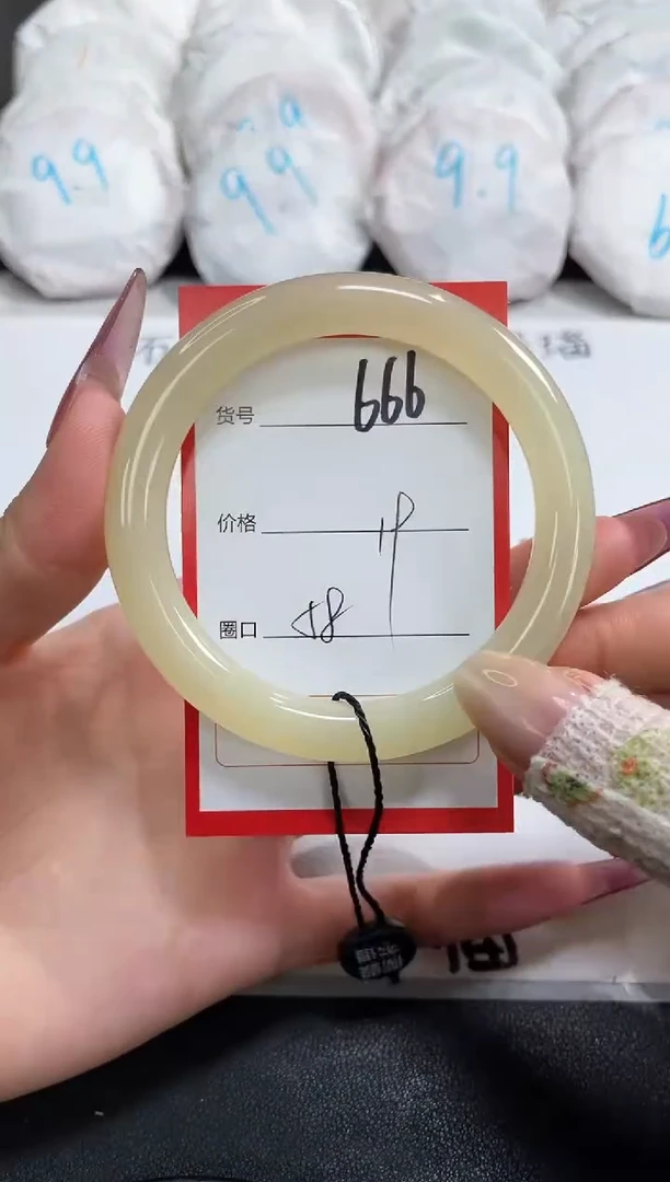 【闪购商品】石英质玉手镯未镶嵌666