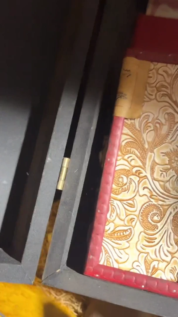 香榧木（1个闷包纹路红色小盒子）