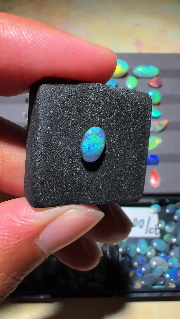 未镶嵌欧泊宝石<小新精选>澳洲黑澳宝   4.7*7 mm