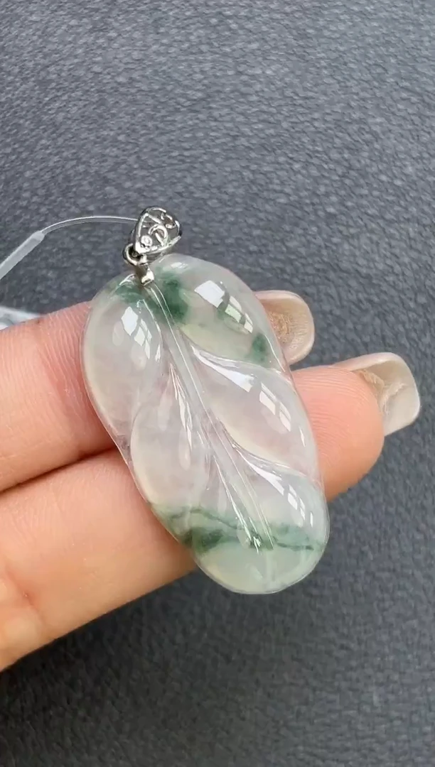 颈饰18K金镶嵌翡翠叶子