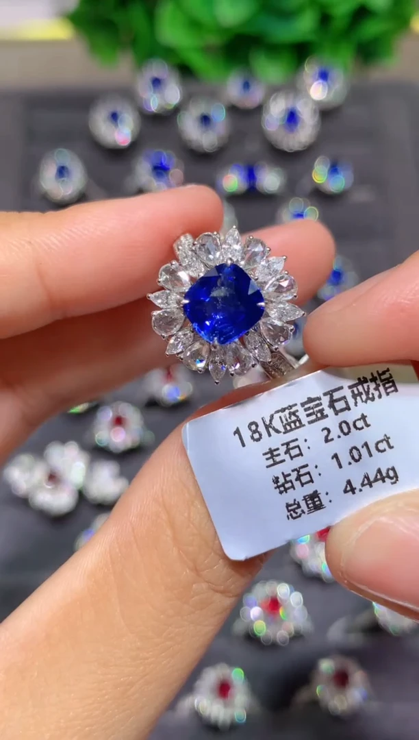 戒指蓝宝石18K金镶嵌2.0ct