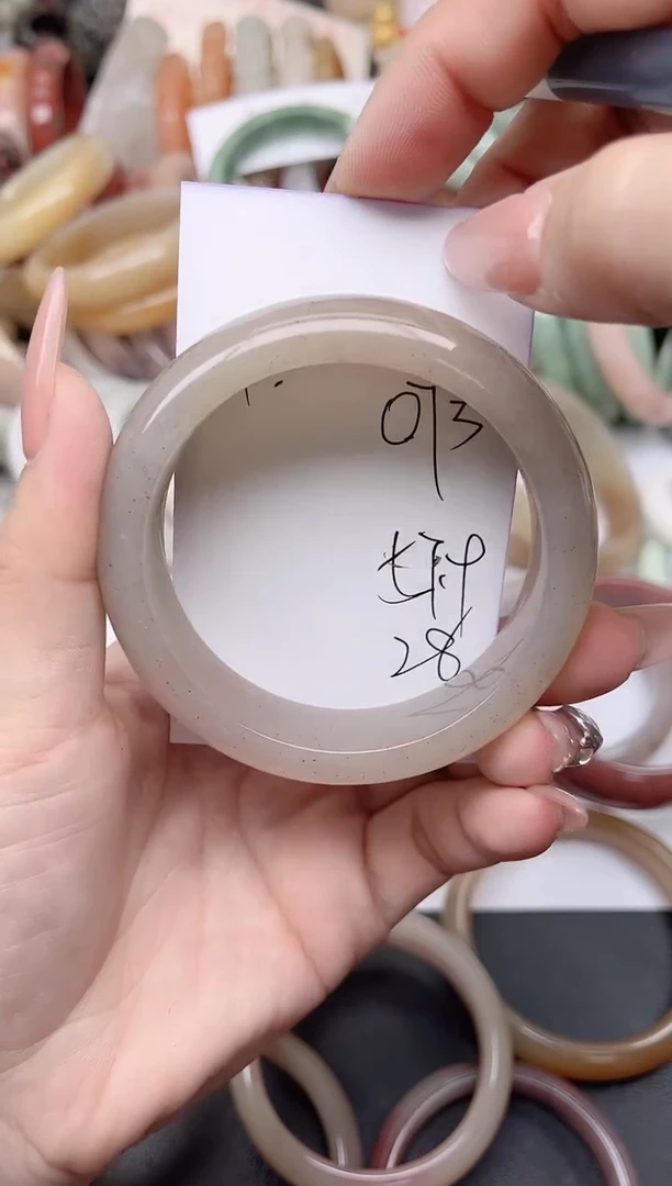 未镶嵌手镯石英质玉073