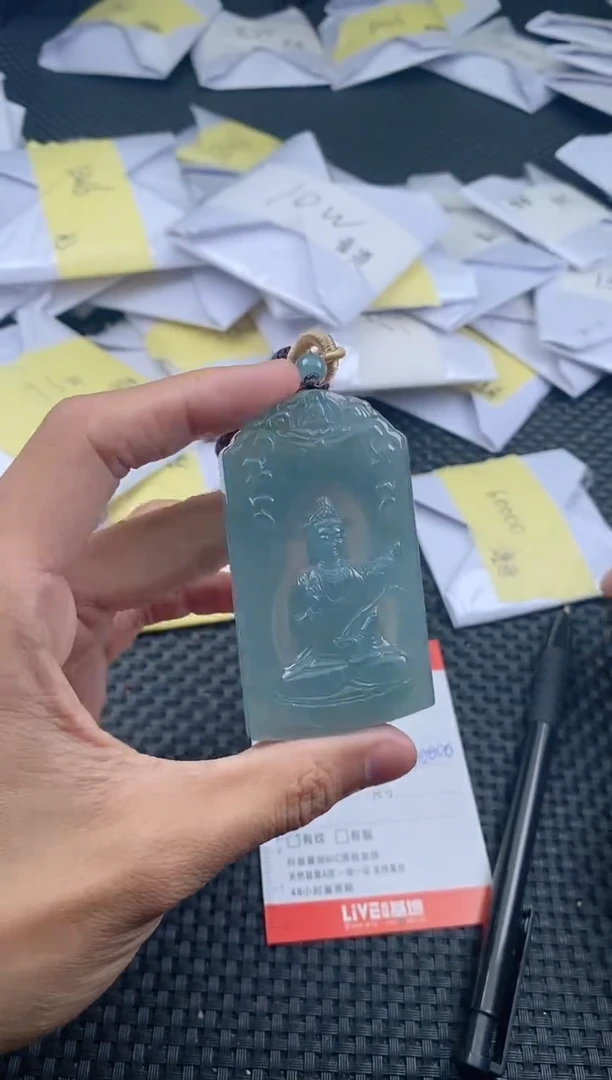 翡翠未镶嵌颈饰