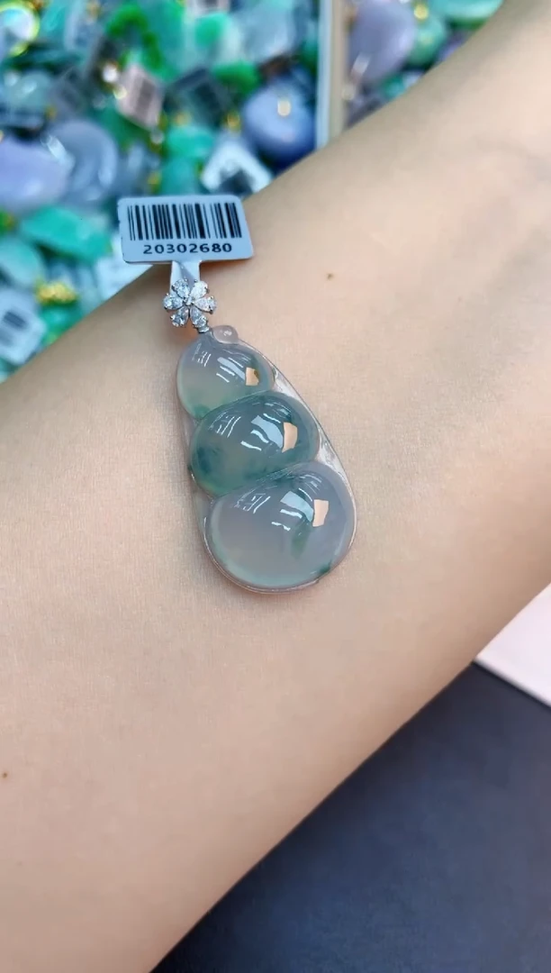 翡翠未镶嵌颈饰1