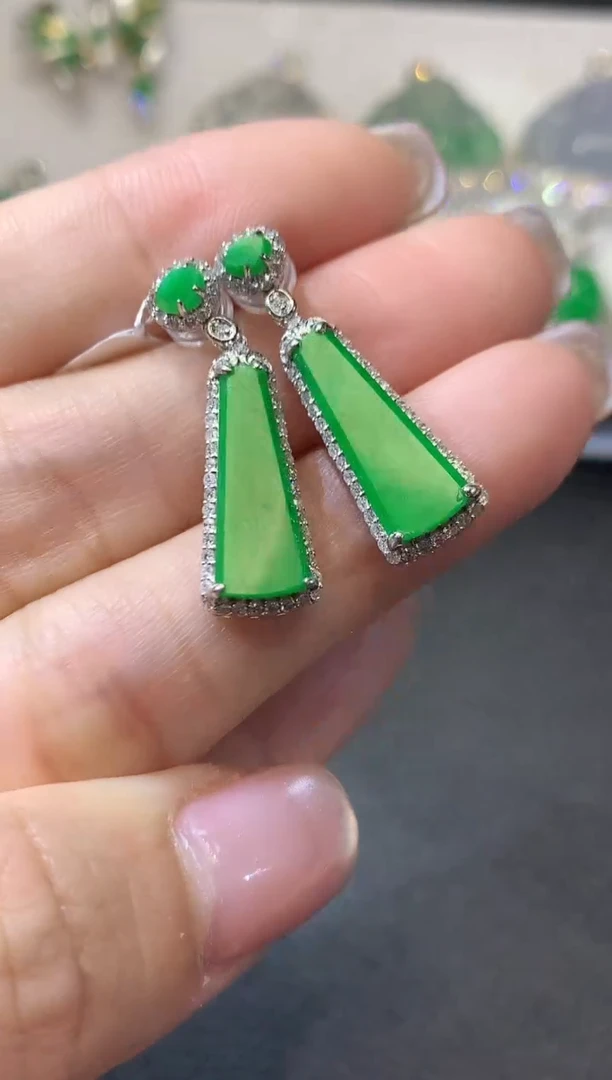 【闪购商品】翡翠耳饰18K金镶嵌A77一对