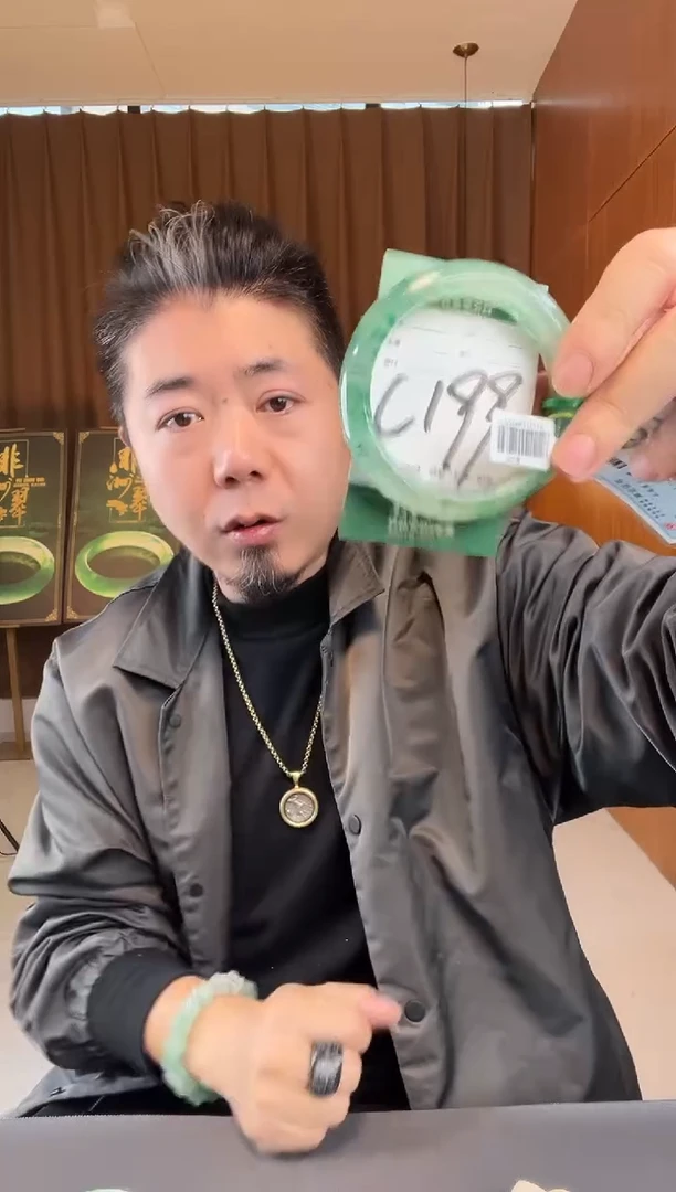 【闪购商品】石英质玉手镯未镶嵌非洲翠