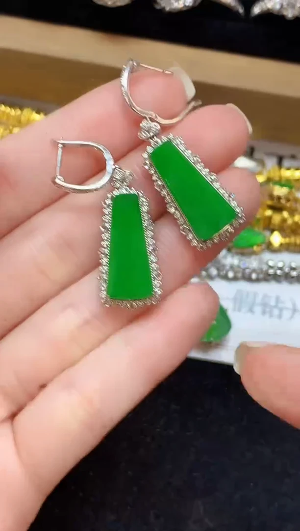 18K金镶嵌翡翠耳饰87