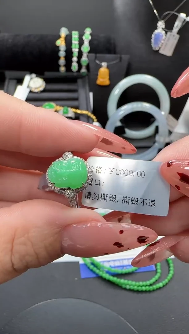18K金镶嵌戒指翡翠翡翠戒指