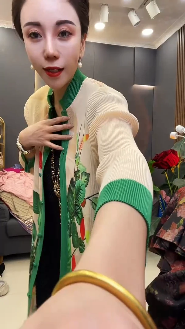 聚酯纤维（涤纶）绿边 开衫