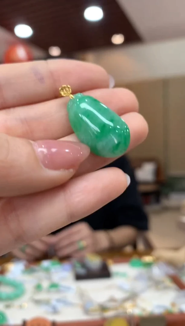 吊坠(不含链)18K金镶嵌翡翠福瓜