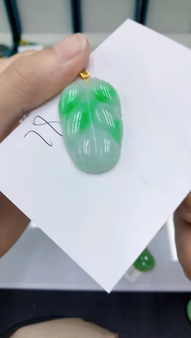 颈饰18K金镶嵌翡翠翡翠