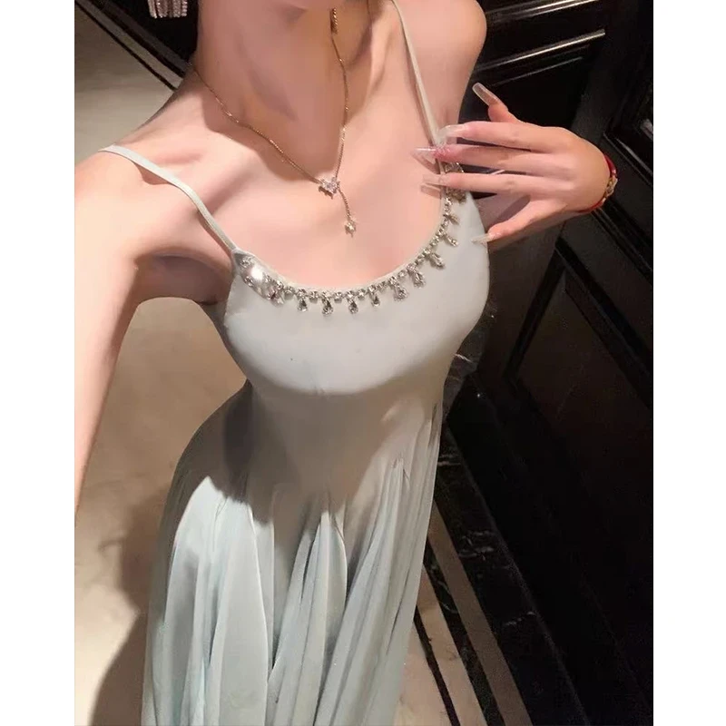 时尚轻奢复古简约清冷感礼服显瘦性感小众设计感沙滩度假风连衣裙