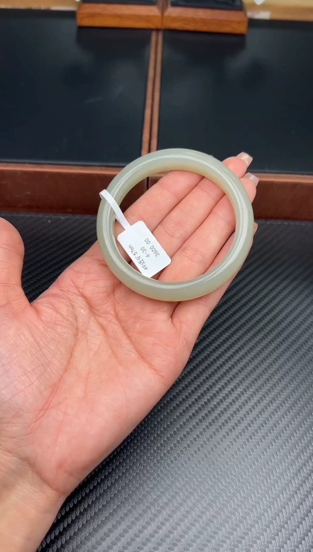 未镶嵌手镯和田玉且末微色差近矿57mh