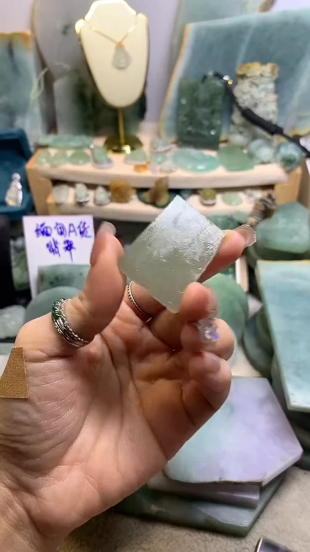 【闪购商品】翡翠挂件未镶嵌缅甸A货翡翠，没有运费险