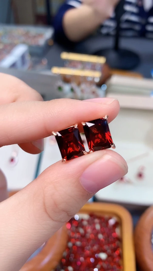 【闪购商品】石榴石耳钉银S925镶嵌天然8*10