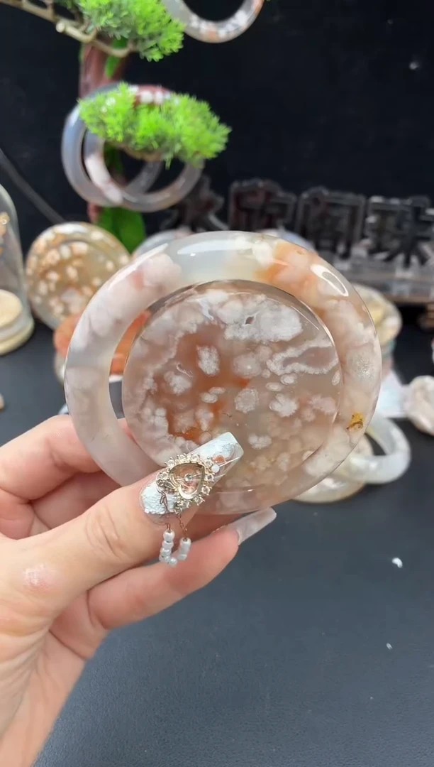 未镶嵌手镯（圆镯）石英质玉59