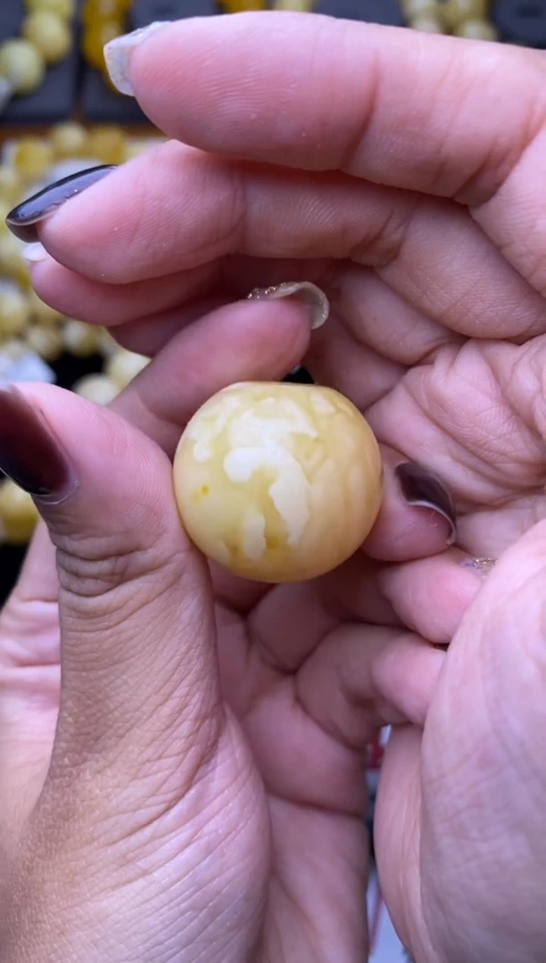 裸石琥珀未镶嵌大小姐珠宝136