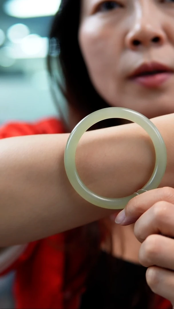 【闪购商品】和田玉手镯未镶嵌60圈 葡萄肉