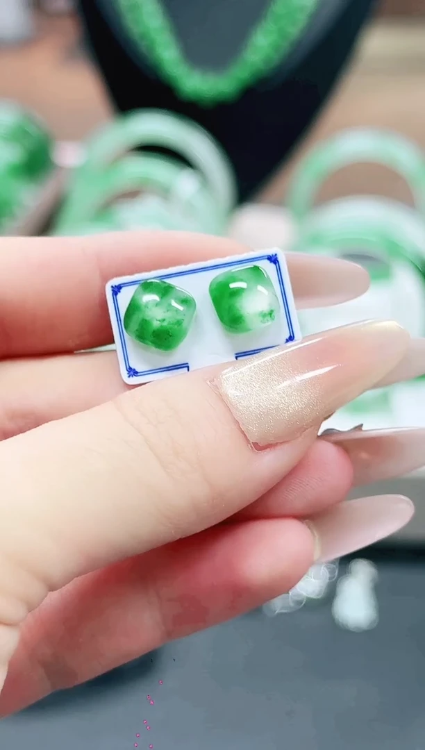 未镶嵌1石英质玉（非洲翠）/5887