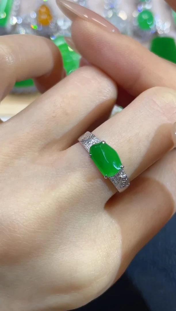 颈饰18K金镶嵌翡翠团购1