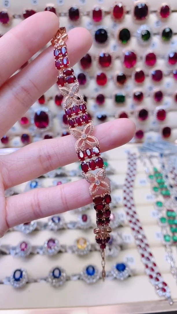 18K金镶嵌手链红宝石1