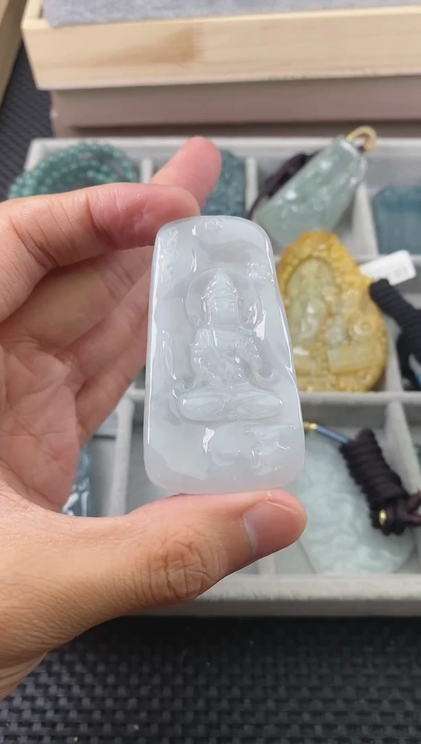 翡翠未镶嵌颈饰