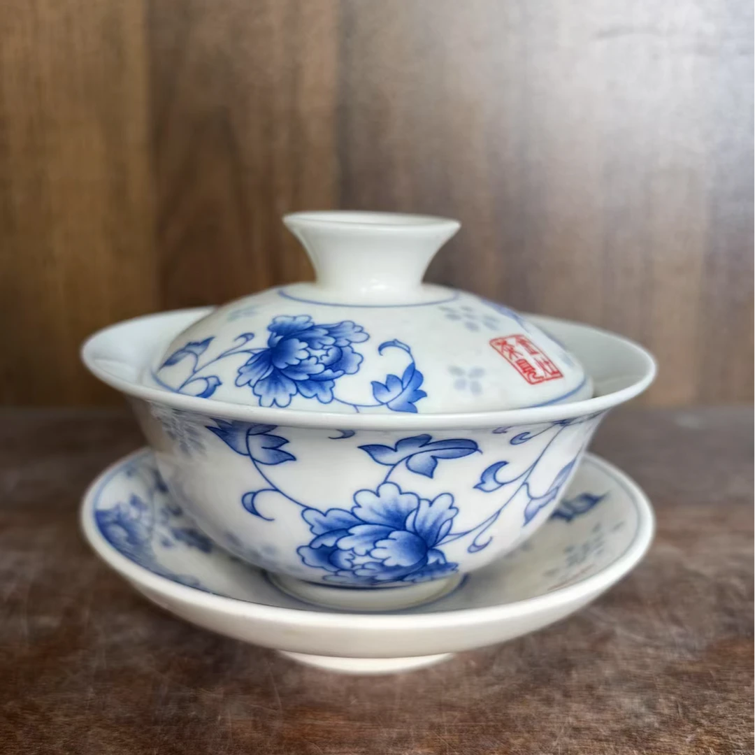 A586景德镇制陶瓷盖碗一套