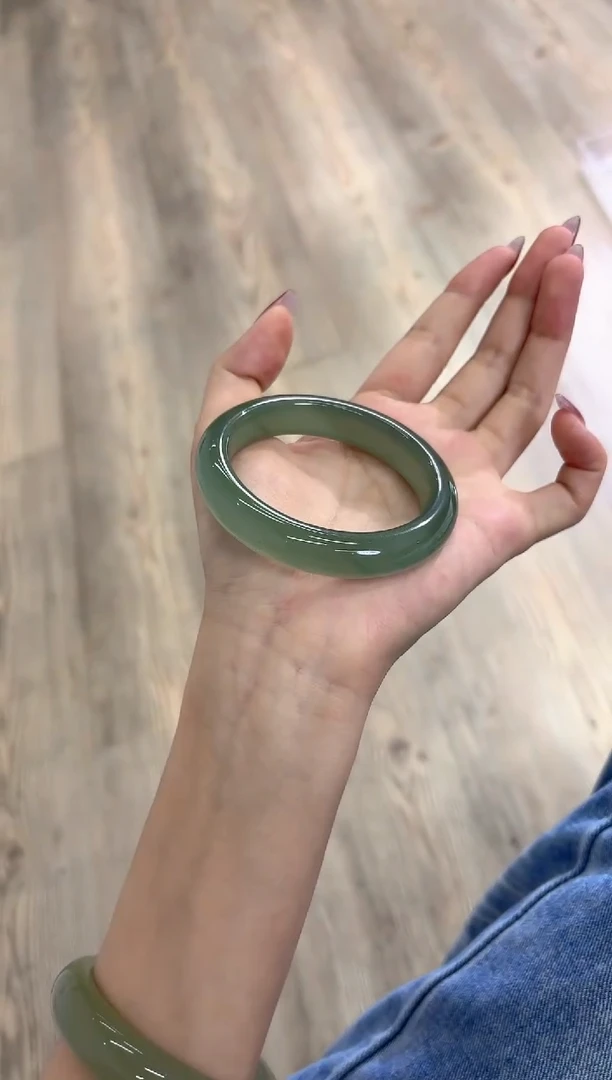 未镶嵌手镯石英质玉83-52D