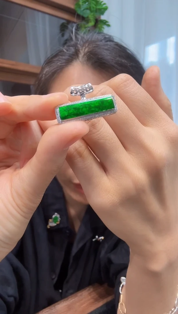 颈饰18K金镶嵌翡翠s****l00004800