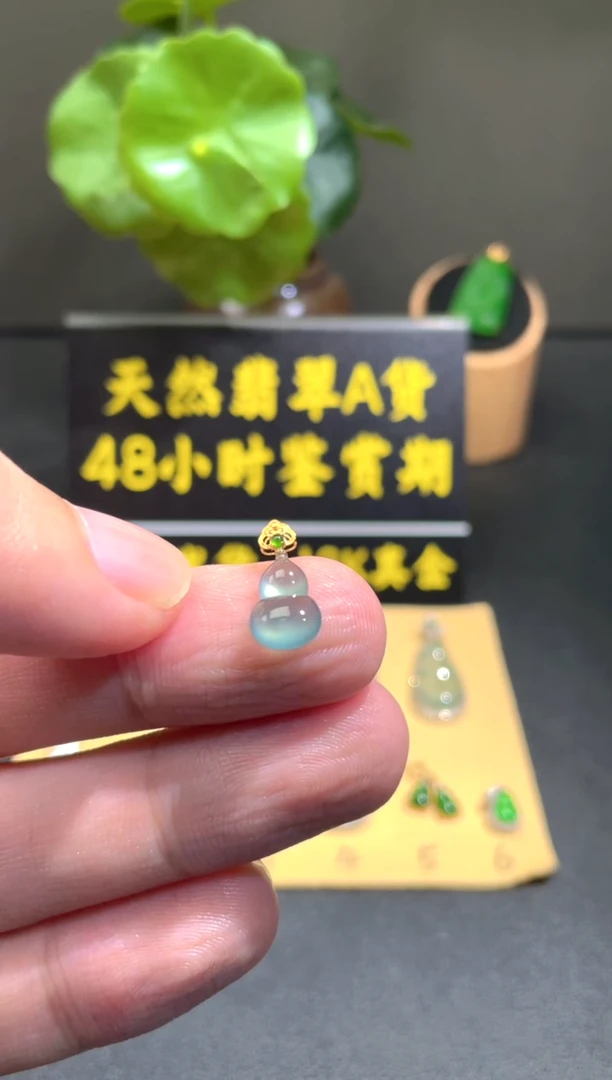 颈饰18K金镶嵌翡翠翡翠A货