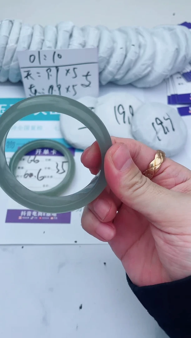 未镶嵌手镯石英质玉67-58