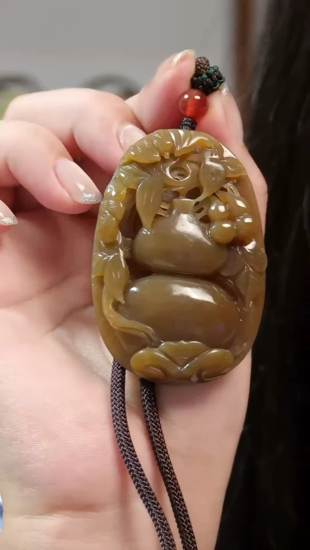 颈饰未镶嵌和田玉葫芦牌