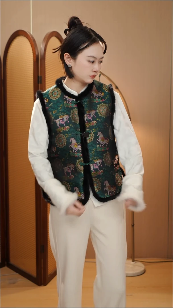 绿马夹棉马甲