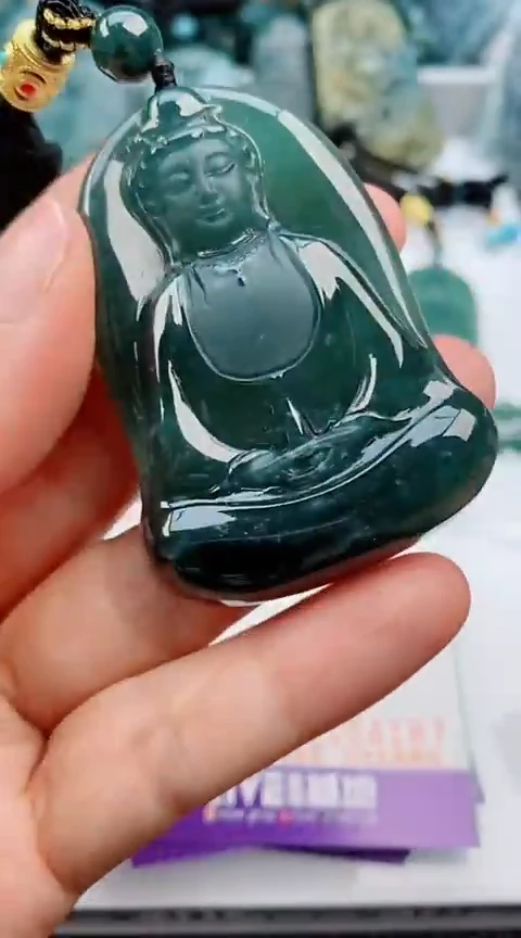 翡翠未镶嵌颈饰