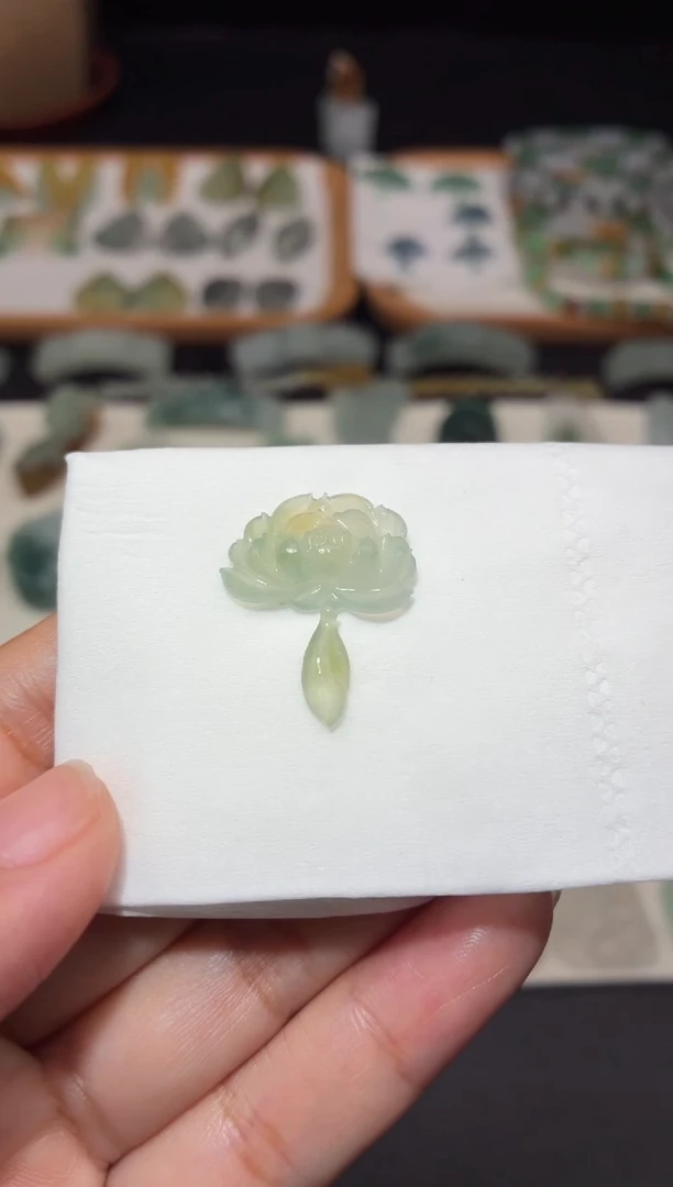 定制翡翠未镶嵌莲花