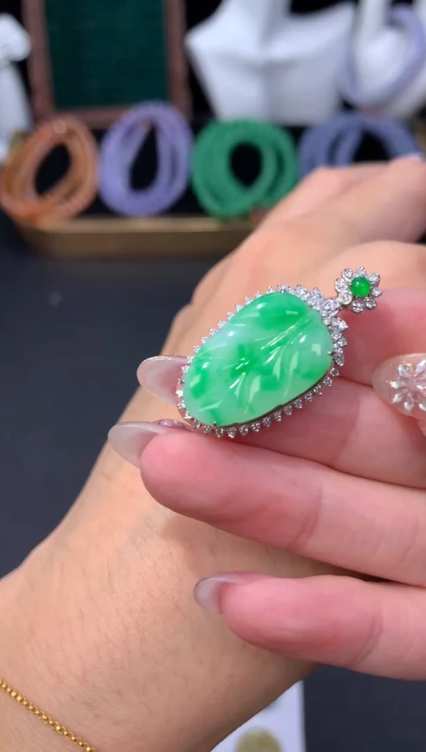 18K金镶嵌定制翡翠48小时鉴赏期 退货不扣服务费